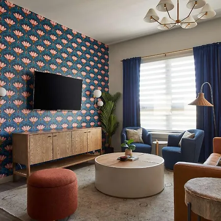 Contemporary Condo On Music Row